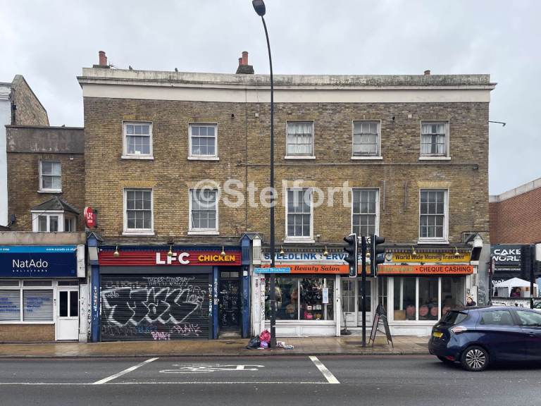 2 bedroom flat in Deptford Broadway, London, SE8