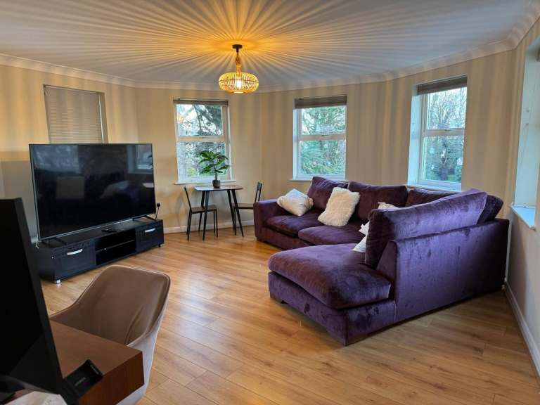 Luxury New-Build Double Room | Private Bathroom | 5-Mins to Station