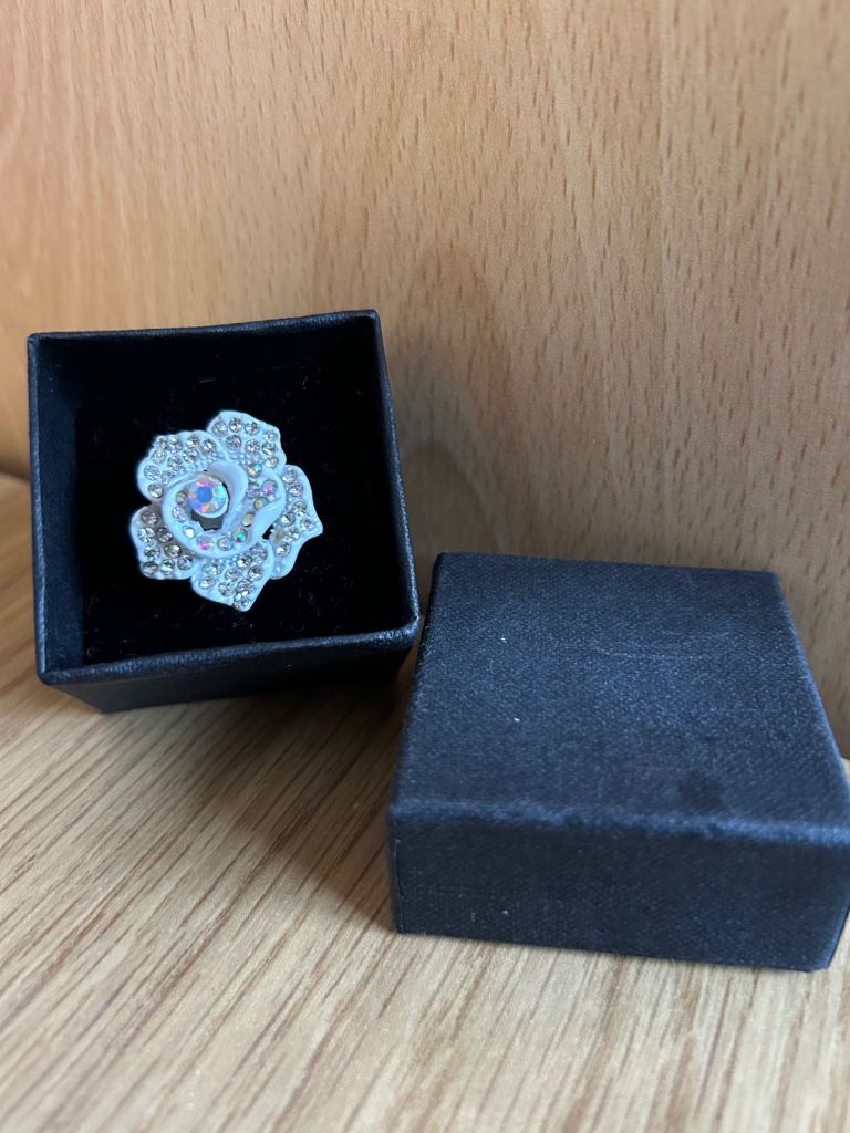 image for Brand new heart ring in box