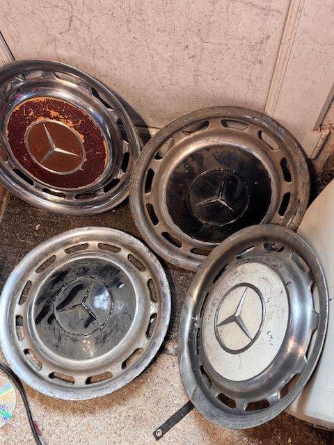 Mercedes w123 wheel trims