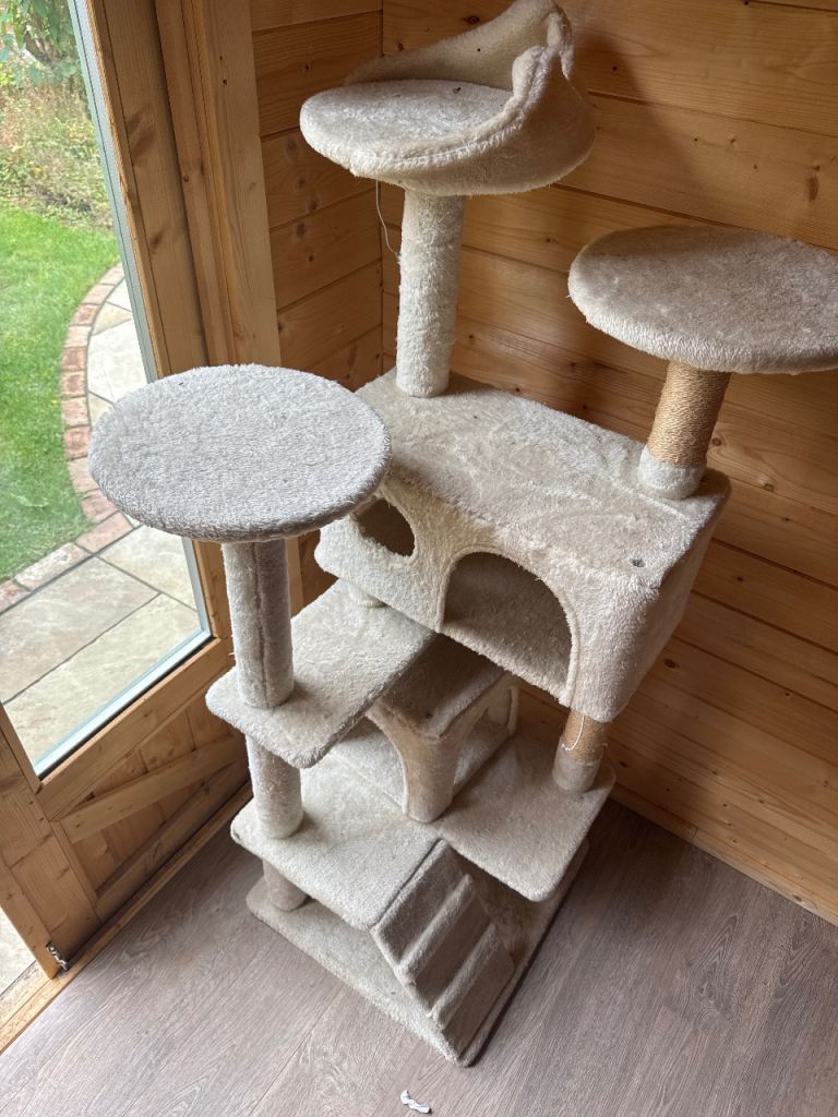 Cat tree for £15 - collection only 