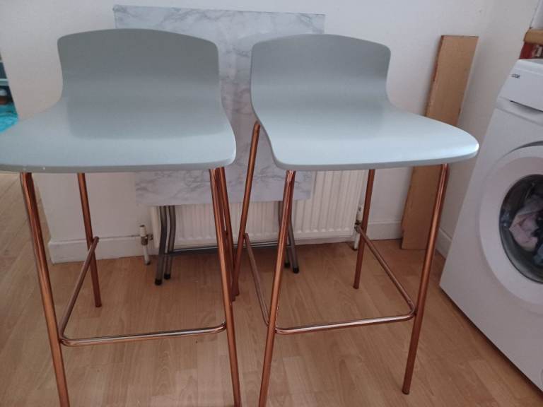 2 Bar/Kitchen Stools 
