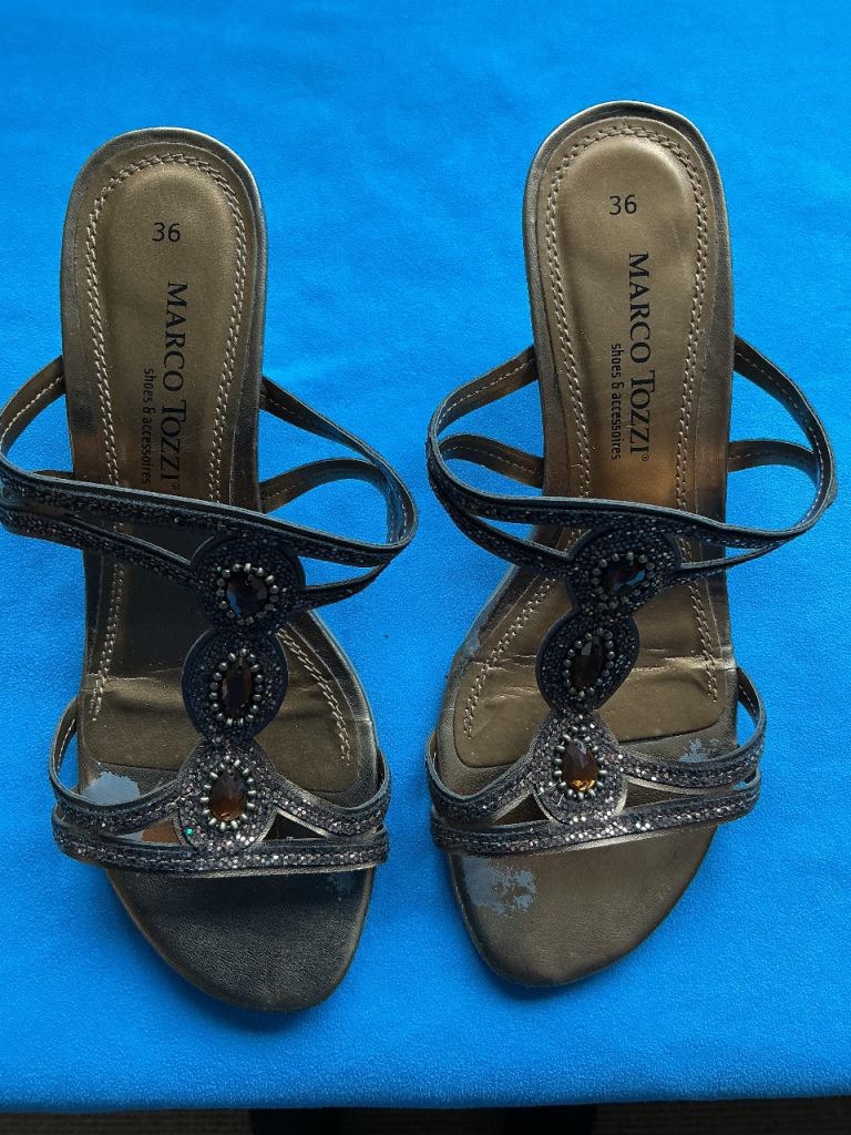 Ladies gold dress shoes 