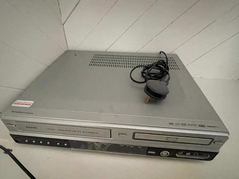 VHS Video Recorder & Large Collection of VHS Tapes – Classics and TV Series