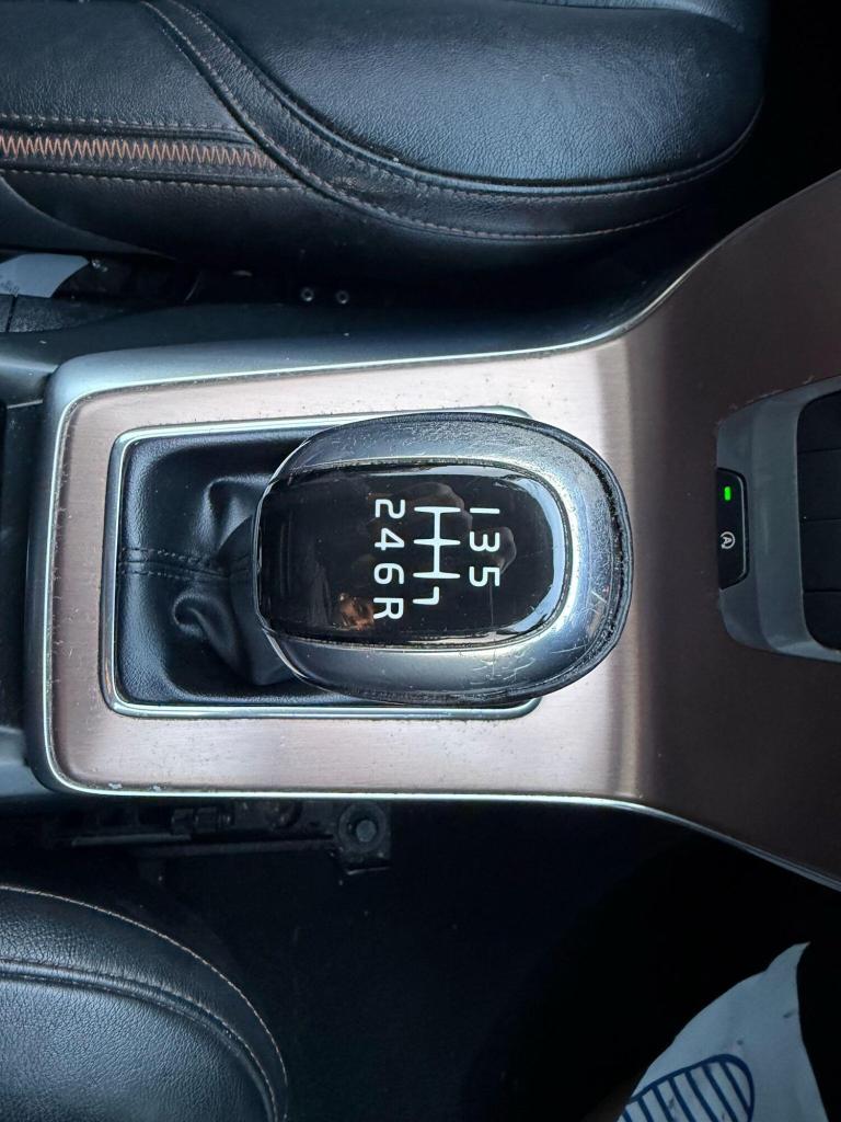 2015 Volvo V40 Cross Country 2.0 D4 Lux Nav Euro 6 (s/s) 5dr HATCHBACK Diesel Manual