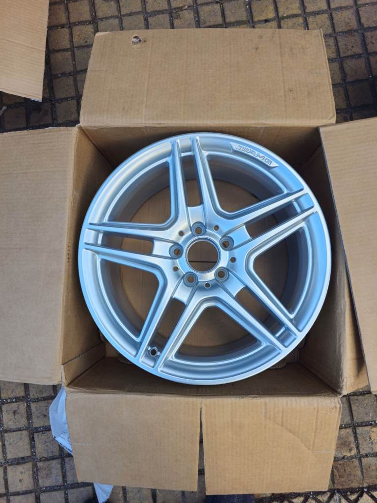 genuine 18" amg alloys stag fitment 