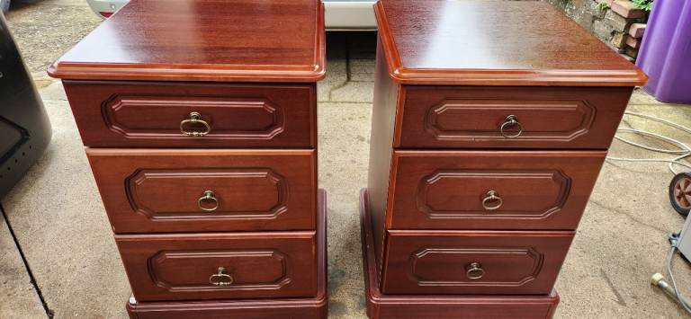 Mahogany Bed Side Tables and Five Drawer Chest of Drawers Bedroom Furniture