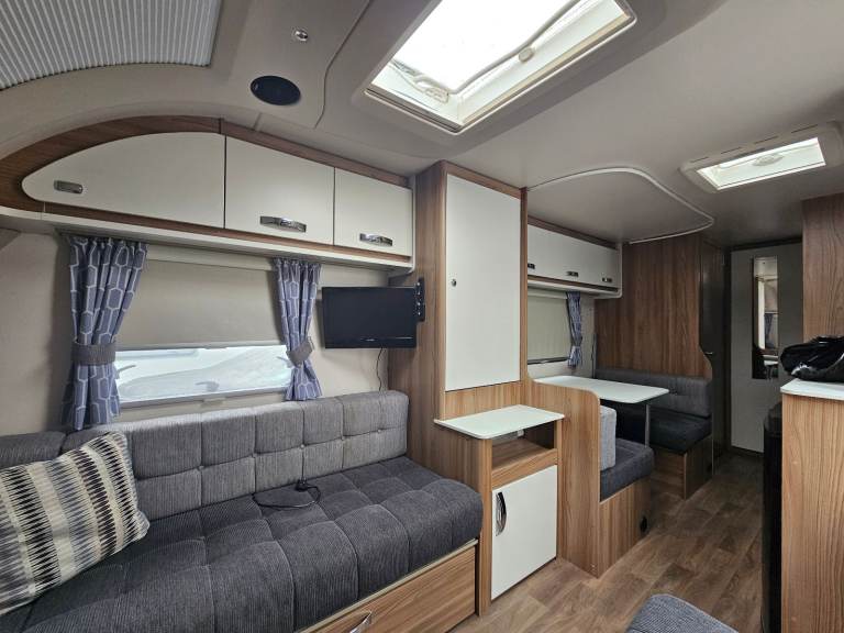 SWIFT Sprite Major 6 TD 6 Berth End Bedroom 2018 in very good condition. 