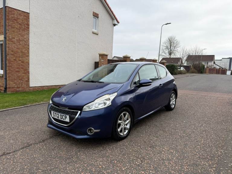 Peugeot 208 active E-HDI 1560cc diesel extramaly economical on fuel strong driving car 