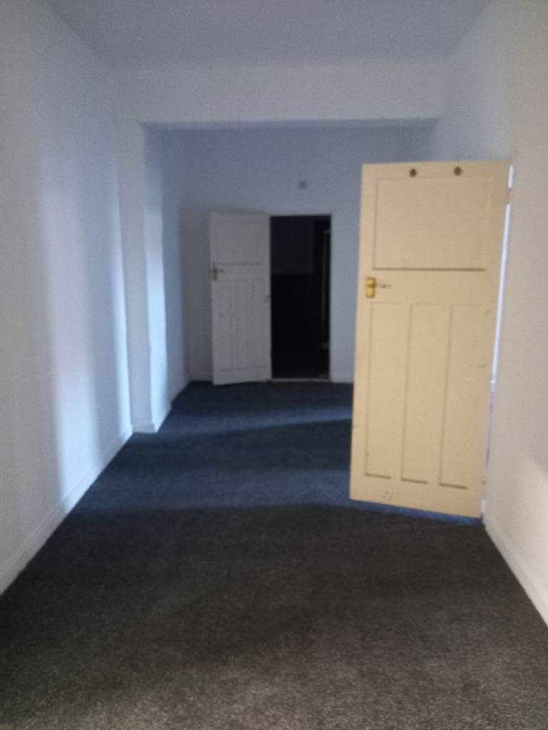 **AVAILABLE**2 BED APARTMENT**WATERLOO ROAD**BURSLEM**