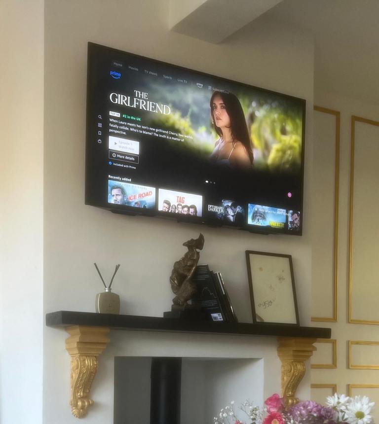 SONY 43” Smart TV - used in Good Condition Free wall mount 