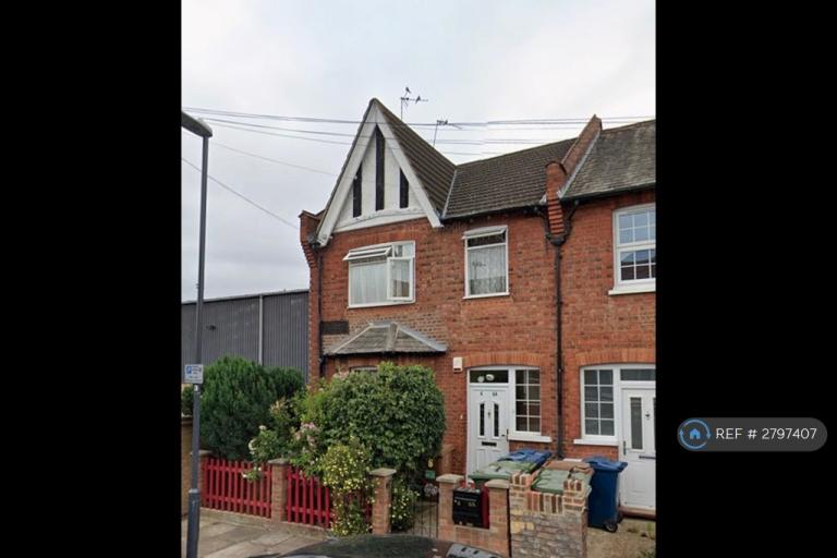 2 bedroom flat in Rosslyn Crescent, Harrow, HA1 (2 bed) (#2797407)
