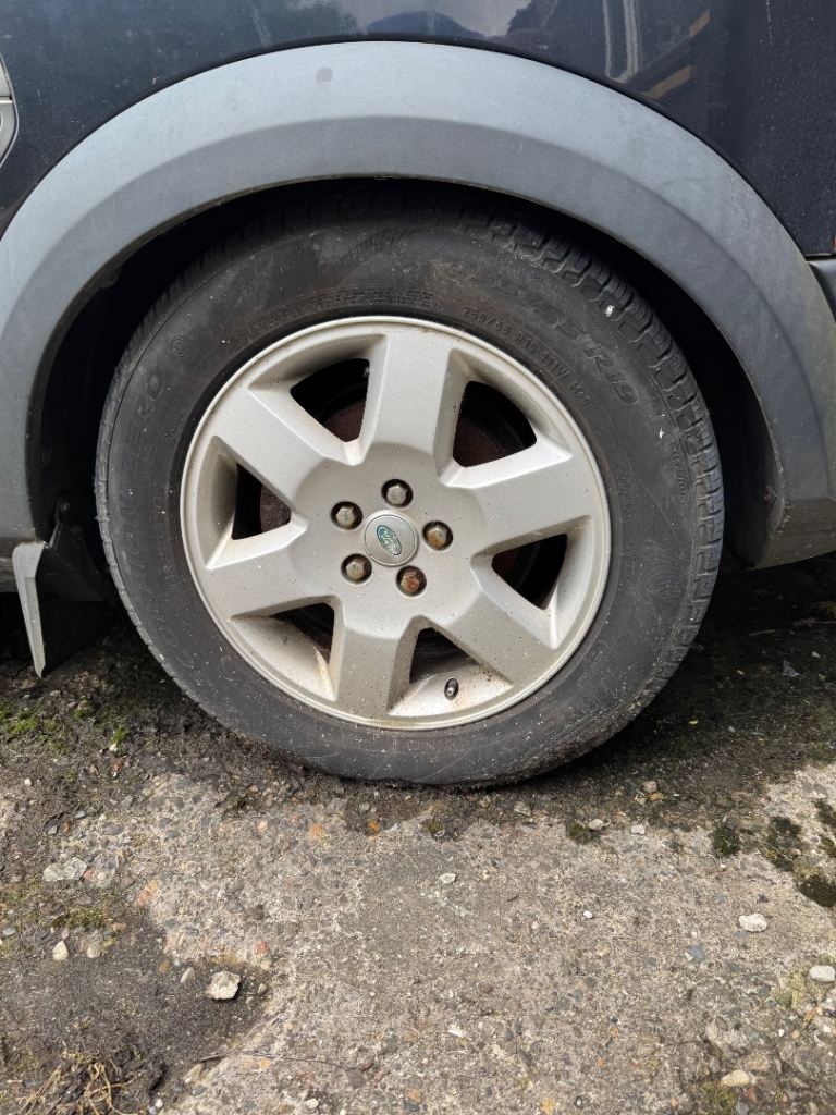 Disco 3 genuine refurbished Wheels and good all season tired