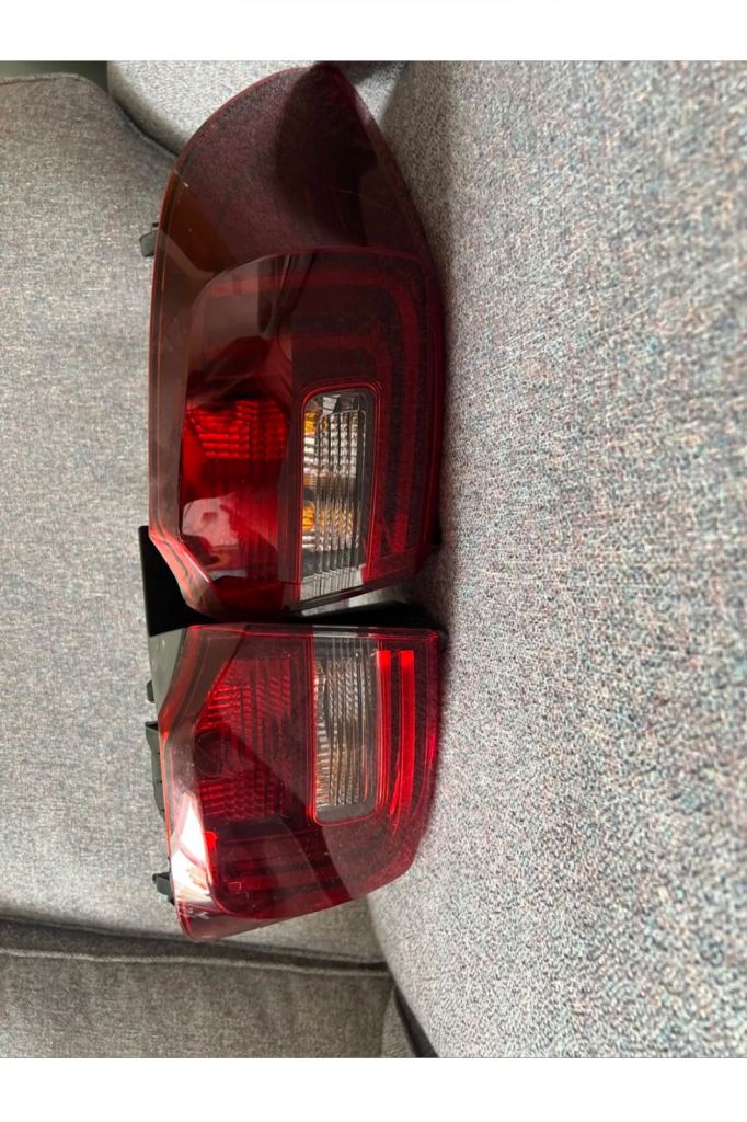 2 Grandland X  Rear Lights 72 Plate