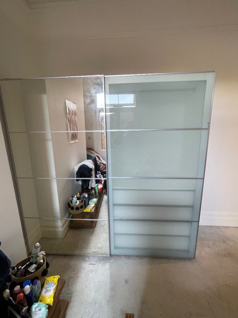 FREE DELIVERY 🥰🚚🥰 IKEA PAX WHITE SLIDING MIRROR DOOR EXCELLENT CONDITION 