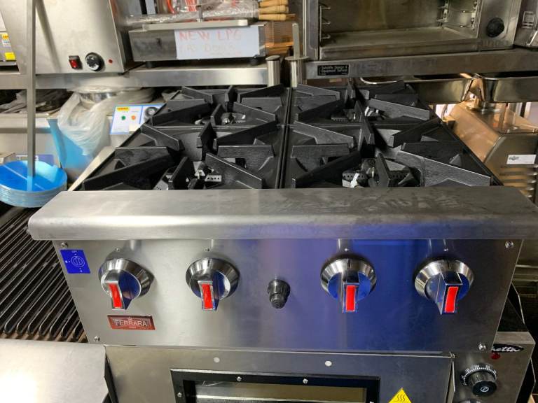 BRAND NEW 4 BURNER GAS COOKER {COUNTER TOP } CATERING COMMERCIAL CAFE RESTAURANT SHOP KITCHEN