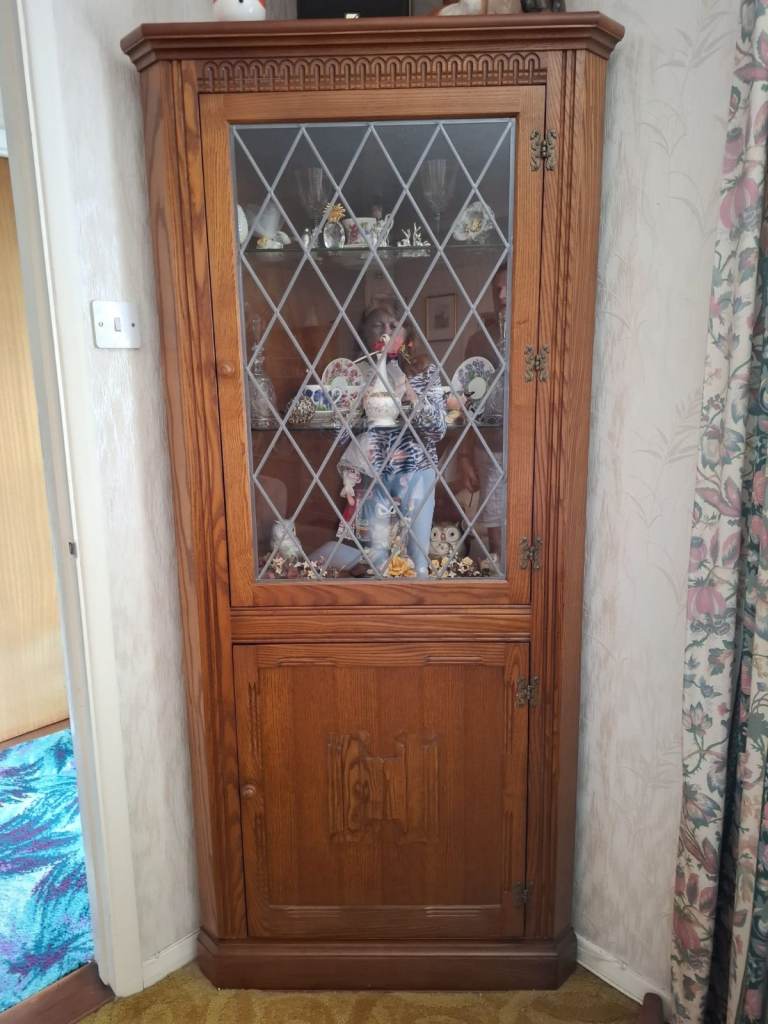 Oak veneer corner unit