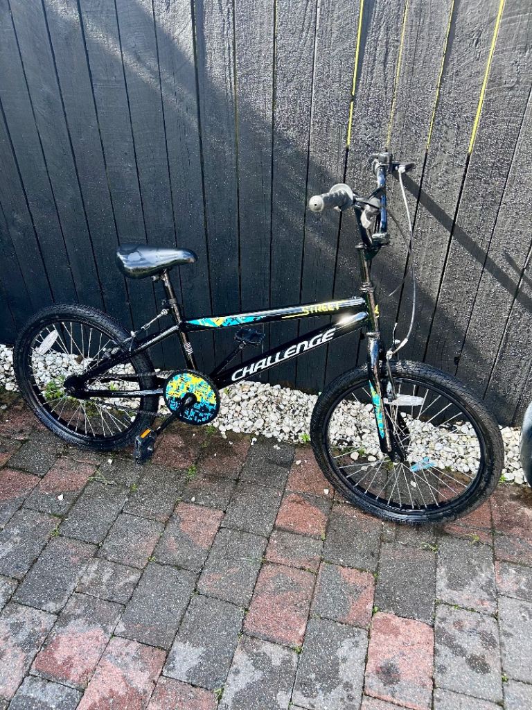 Boys BMX bike age 9 to 12 