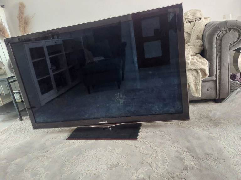 55" Samsung TV with remote 
