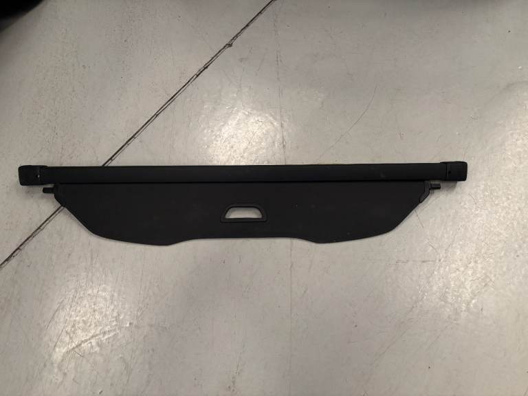 Mercedes GLB parcel shelf