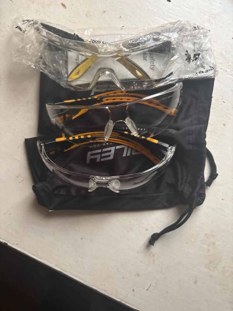 Safety glasses 