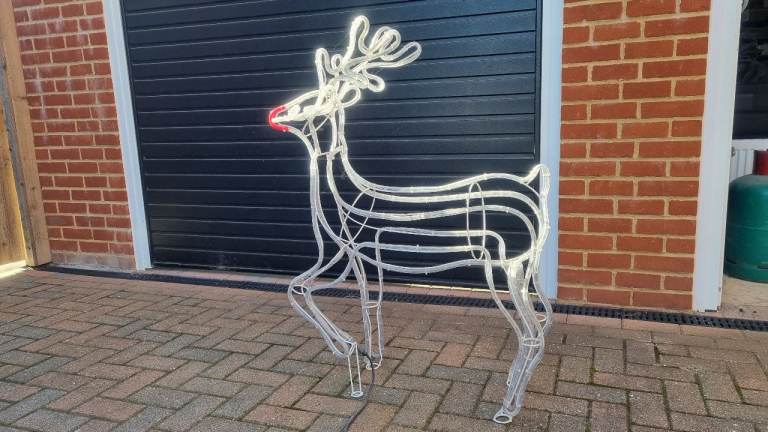 Light Up Christmas Reindeer Decoration – Good Condition