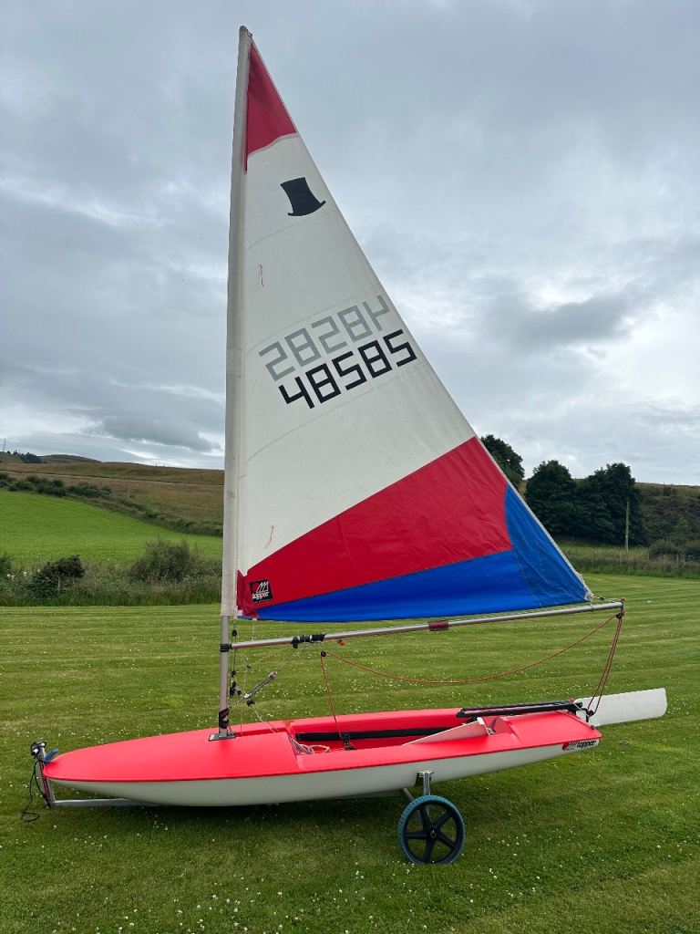 Topper Sailing Dinghy No 48585 ready to race.Great used condition. Year 2019