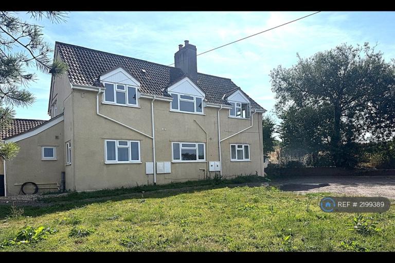 1 bedroom flat in Hill Barn Farm, Chard, TA20 (1 bed) (#2199389)