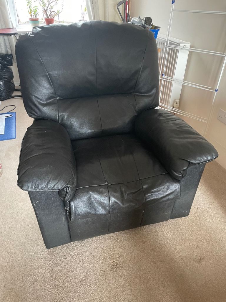 Black Leather Recliner Armchair – Good Condition