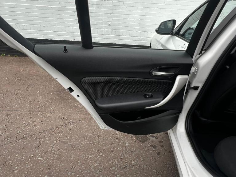 2018 BMW 1 Series 116d SE Business 5dr [Nav/Servotronic] HATCHBACK DIESEL Manual