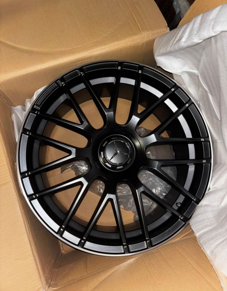 Pair of 20 Inch Mercedes Alloy Rear Wheels