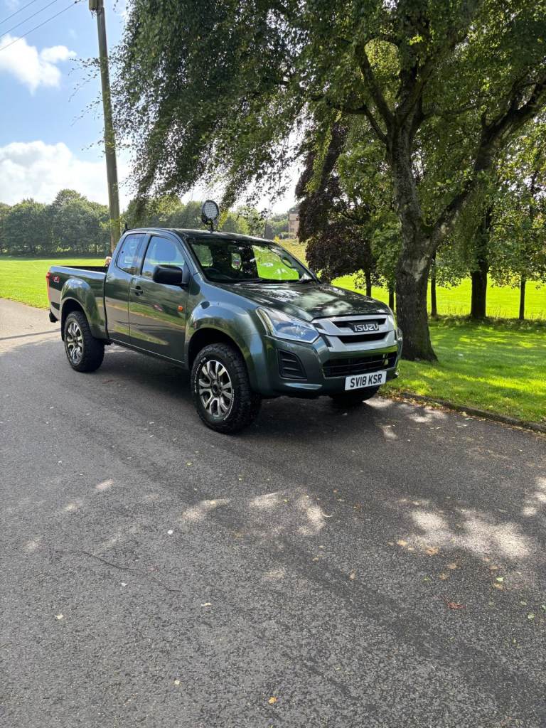 Isuzu D-Max LWB Pickup Extended Cab 4WD 1.9 TD 164 EU6 Utility 6Spd / Excellent condition