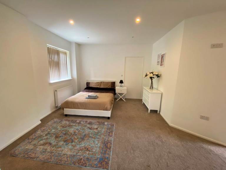 **Modern Studio Flat in a Prime Cambridge Location** NO CORPORATE LEASE INQUIRY