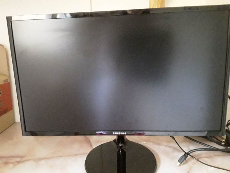 Samsung  monitor 24 in 