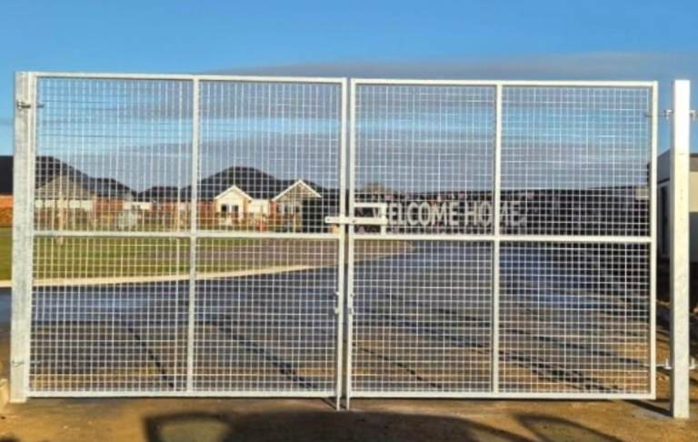New Galvanised Metal Mesh Security Gate Set – 5m Wide, 2.4m High