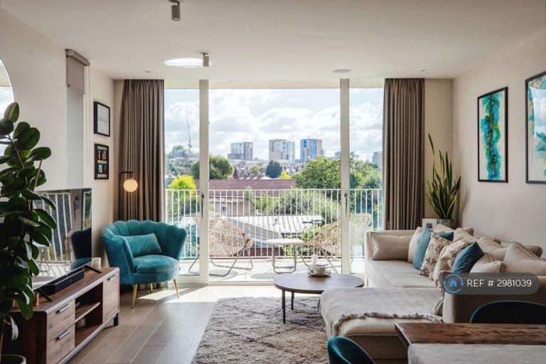2 bedroom flat in Greenwich High Road, London, SE10 (2 bed) (#2981039)