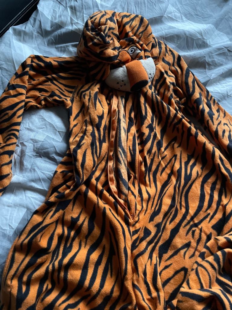 Men's sleeping suit.