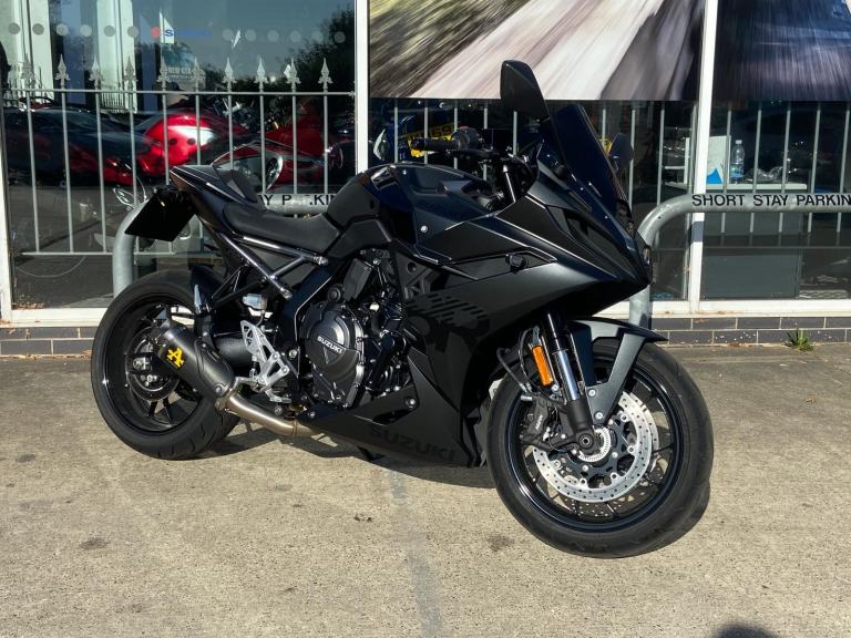 SUZUKI GSX-8R, ONE OWNER, ARROW SYSTEM, NICE EXTRAS, F.S.H, MINT CONDITION!