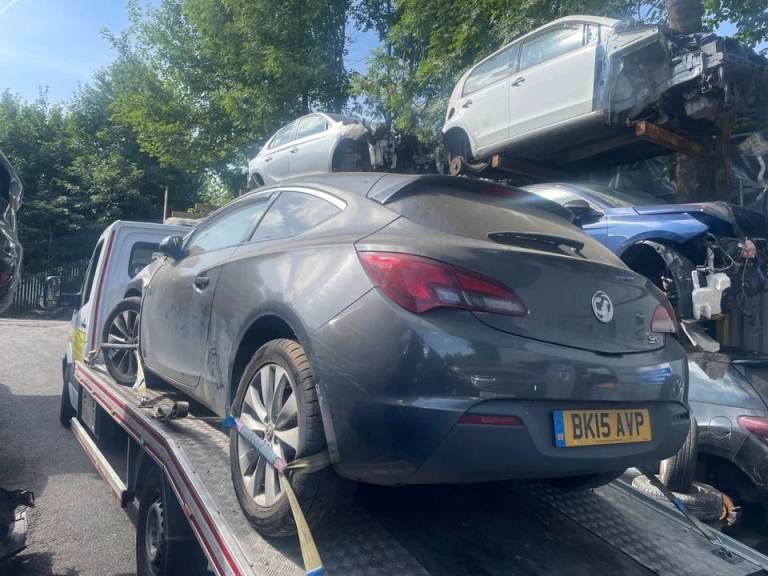 VAUXHALL ASTRA GTC 2015 1.6 DIESEL B16DTH - FULL CAR BREAKING - WHEEL NUT