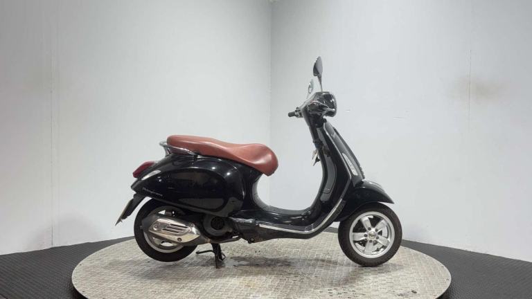 Piaggio Vespa Primavera 2016 17K RUNS WELL EASY LIGHT PROJECT 125CC SCOOTER BIKE