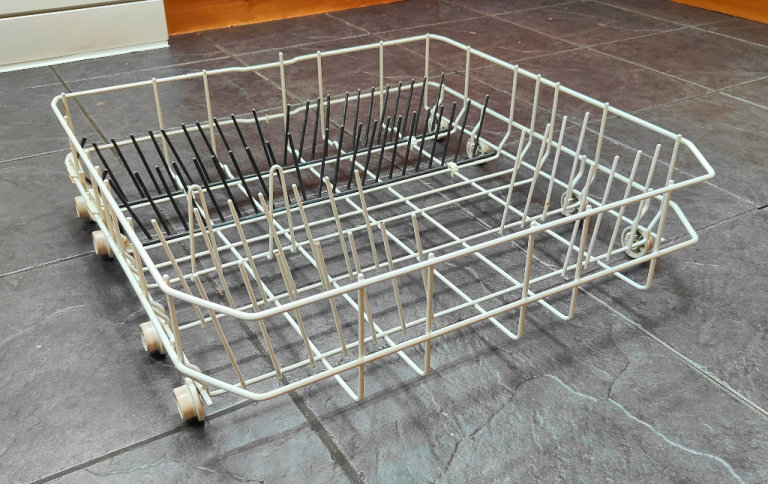 Bosch dishwasher lower plate/  basket / rack with wheels