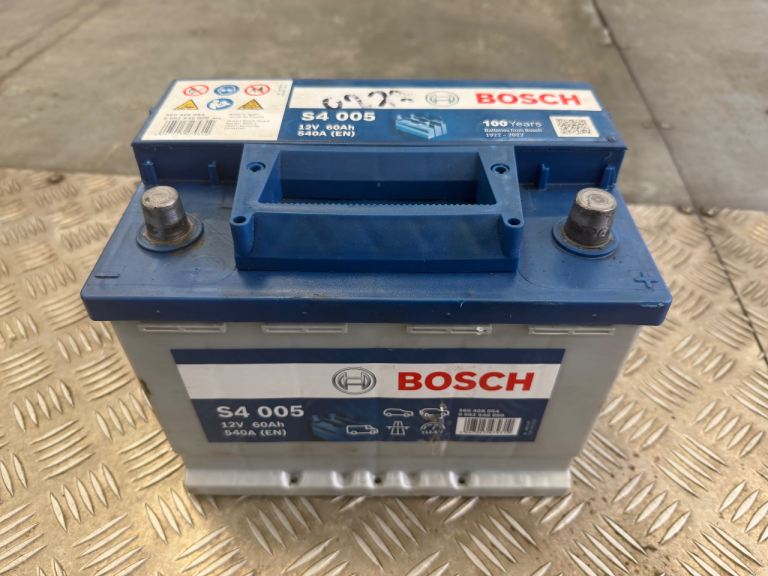 BOSCH 12 VOLT BATTERY 60AH  GOOD CONDITION 