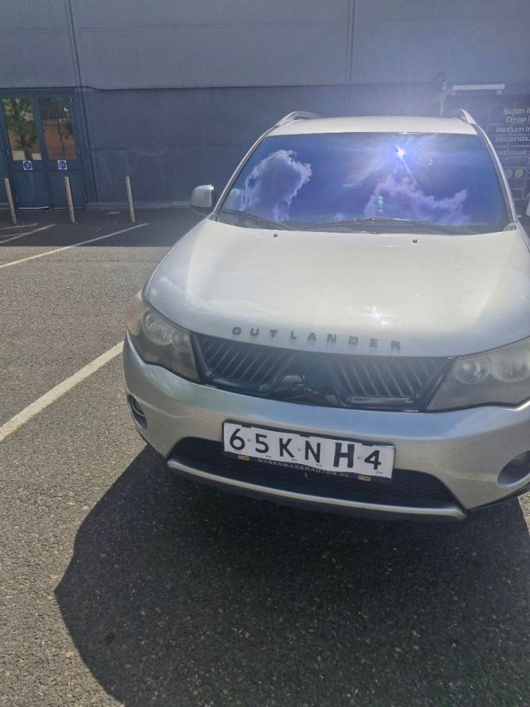 LEFT HAND DRIVE MITSUBISHI OUTLANDER,  2010, 2400CC PETROL/LPG, 5 SPEED MANUAL, VGC , LHD