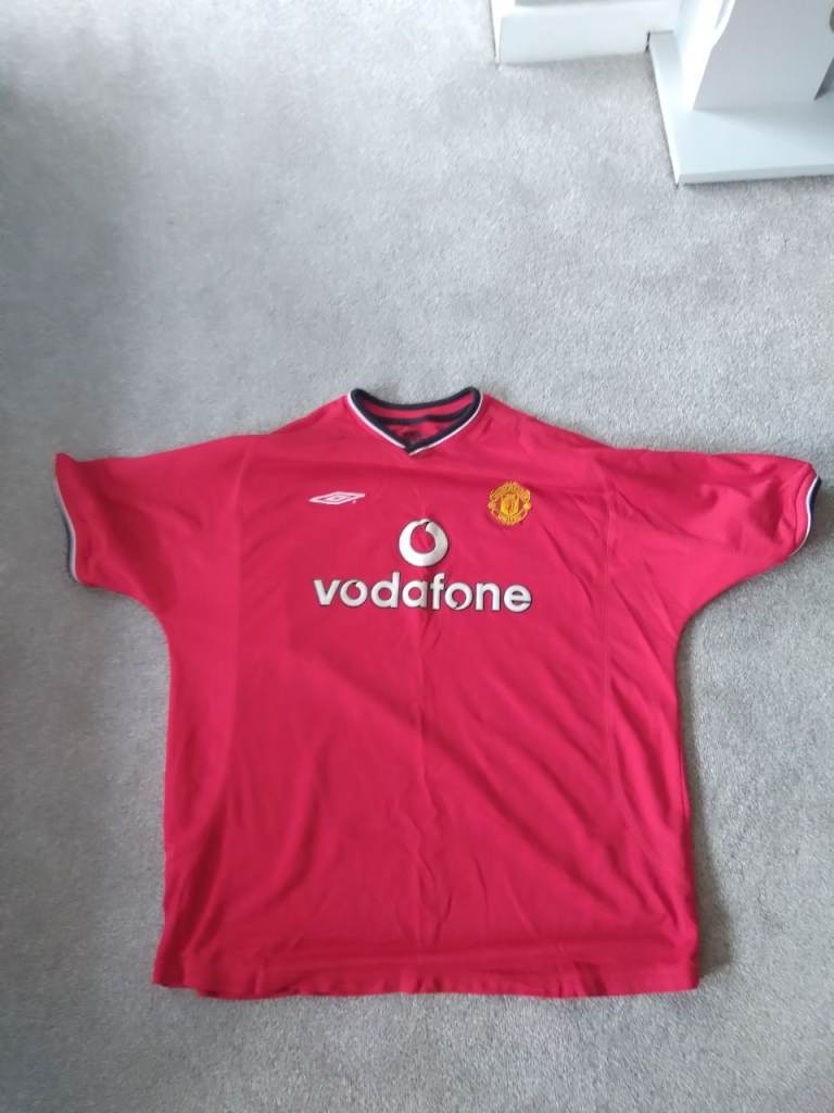 Manchester United Vodafone Football Shirt – Red, Good Condition
