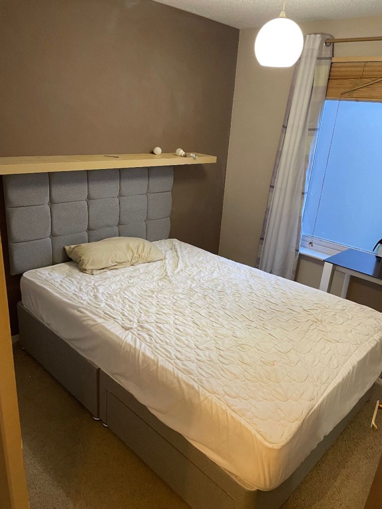 A double room in a 2 bedroom flat in the heart of Edinburgh for rent