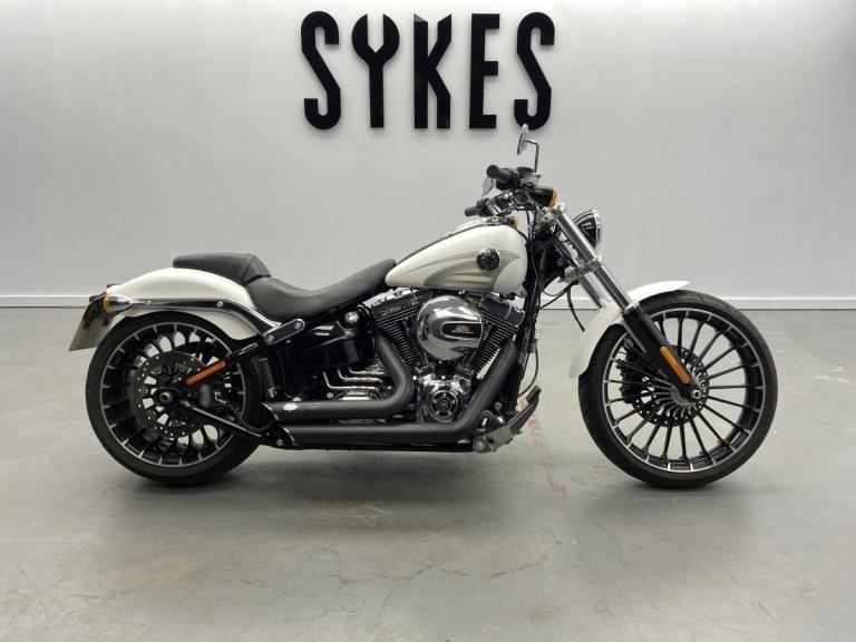 2017 Harley-Davidson FXSB Softail Breakout 103 in Crushed Ice Denim 