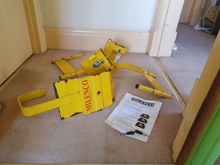 Milenco original wheel clamp