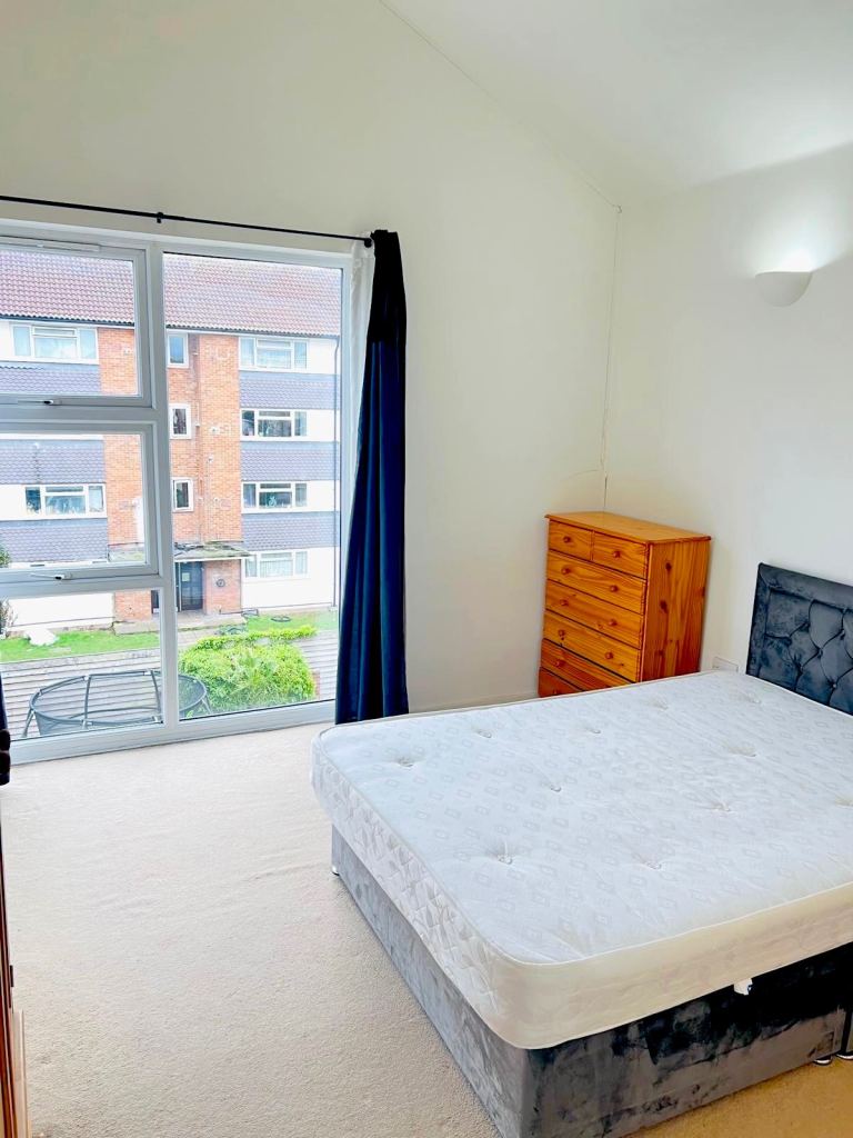 Rent *** Double Room Ensuite Main Street, Feltham TW13