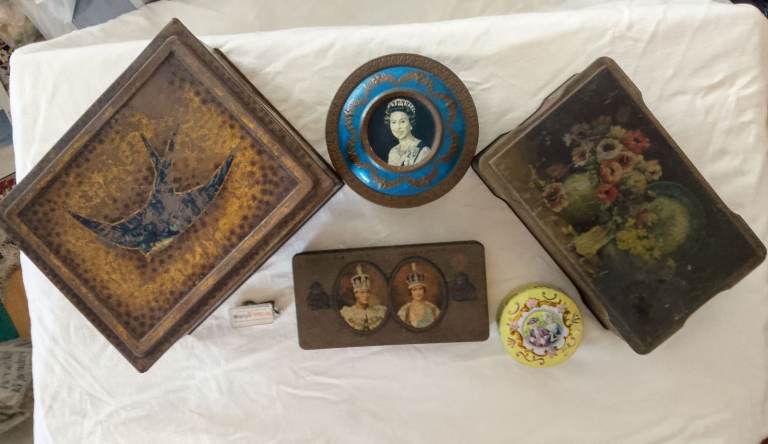 5 Vintage/Antique ornate tins. Incl. Georges V and VI. plus Queens. Condition poorer than photos !