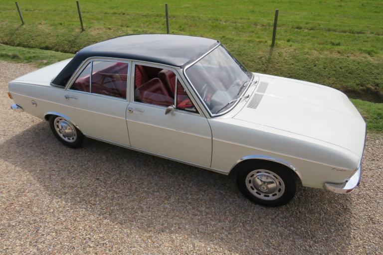 1971 Audi 100  4 WHEEL SPORTS show winner Saloon Petrol Manual